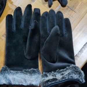 Men's Black Fur-Trimmed Gloves